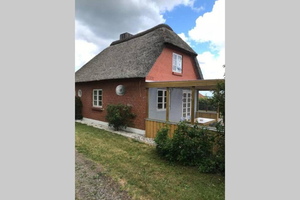 Thatched Holiday Home In Struer, Jutland With A View Екстер'єр фото